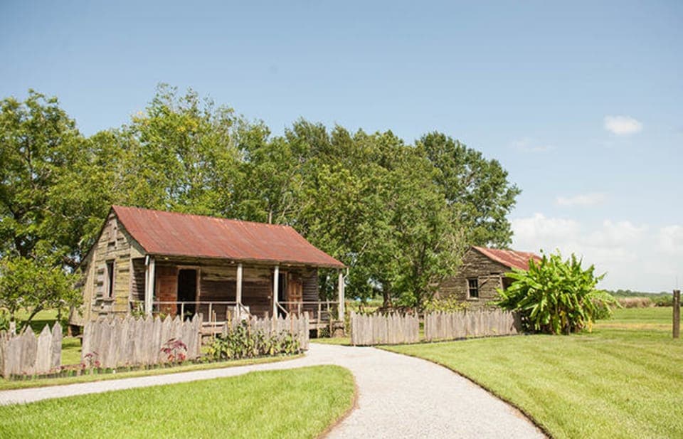 5. Oak Alley, & Laura or Whitney Plantation Tour - Image 5