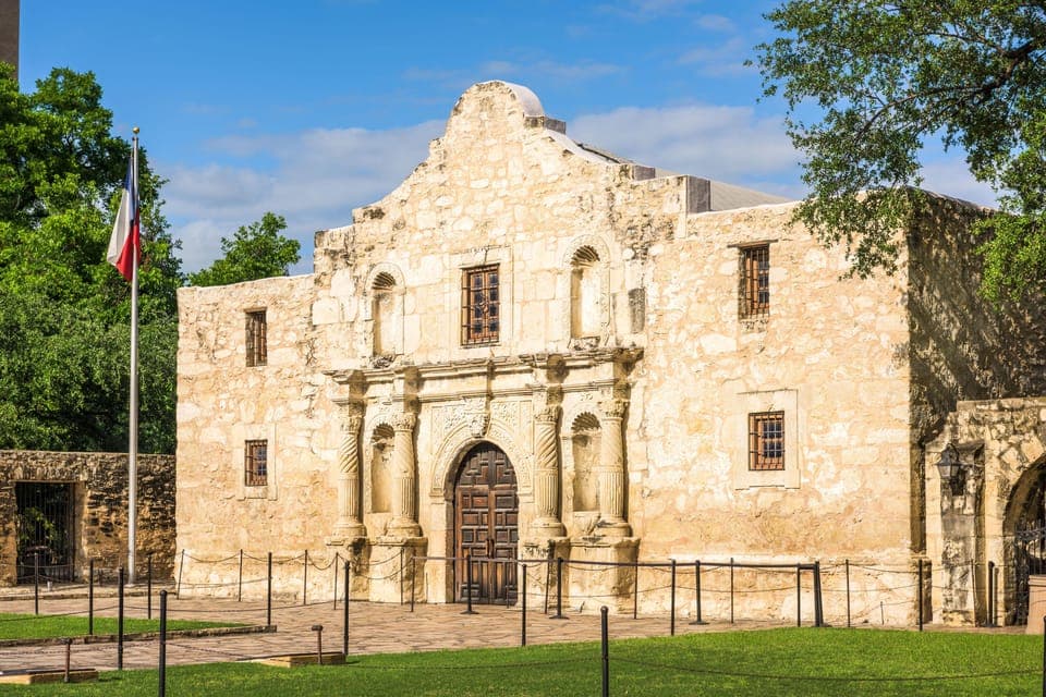 From Austin: San Antonio Day Trip with Alamo and Boat Cruise Gallery Image 4