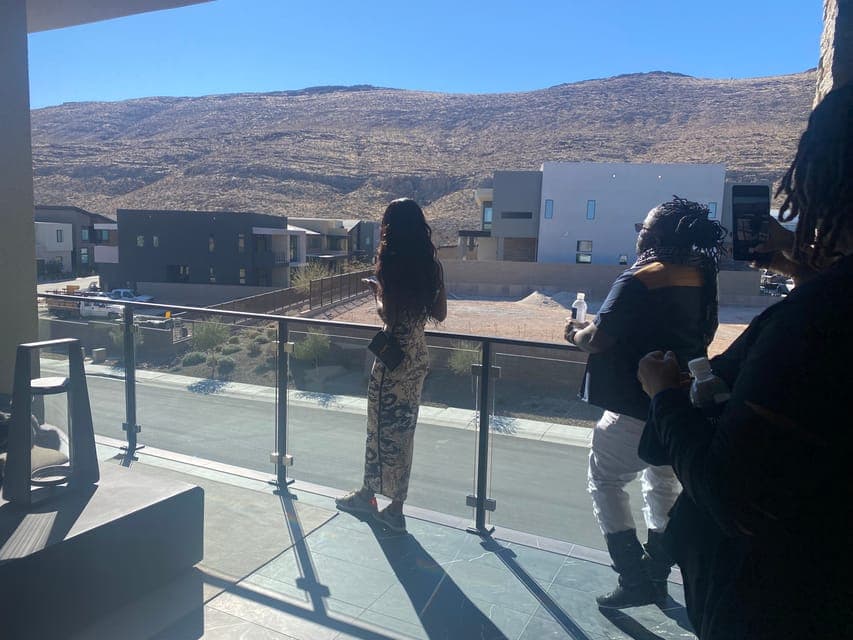 Luxury Home Tour with Snacks and Drinks Gallery Image 4