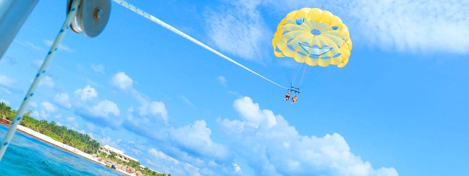 Riviera Maya: Parasailing Tour with Beach Club Access Gallery Image 3