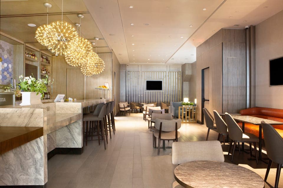 DFW Dallas Fort Worth Airport: Virgin Atlantic Lounge Entry Gallery Image 2