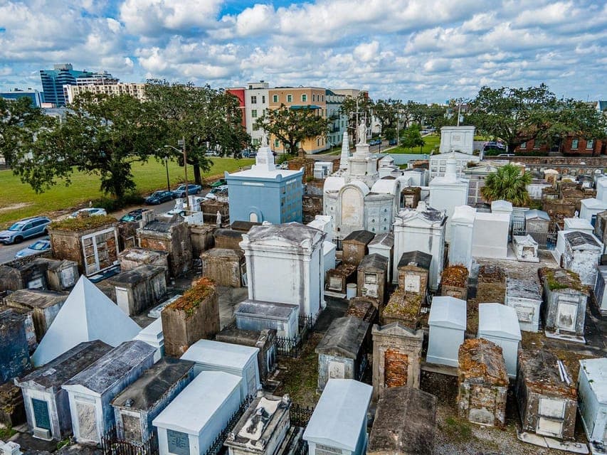 Walking Tour Inside St. Louis Cemetery No. 1 Gallery Image 2