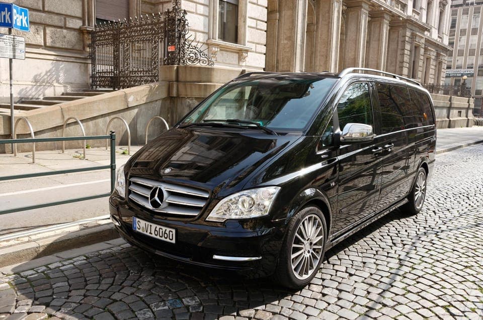 One Way Private Transfer to/from Airport Gallery Image 3