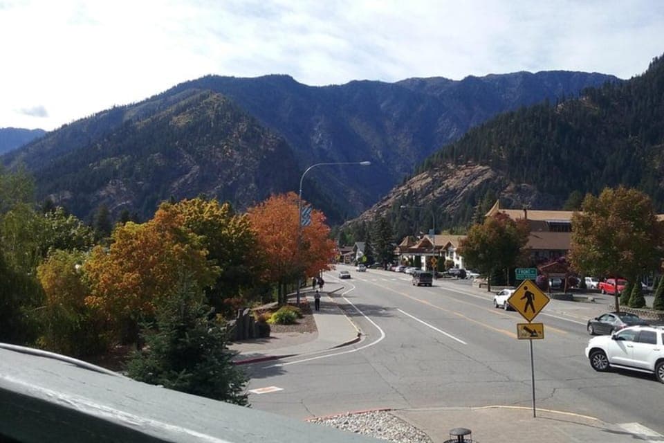 Leavenworth Bavarian Alpine Village Day Trip Gallery Image 4