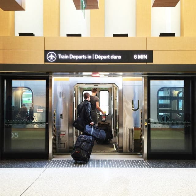 Express Train Transfer to/from Pearson Airport Gallery Image 1