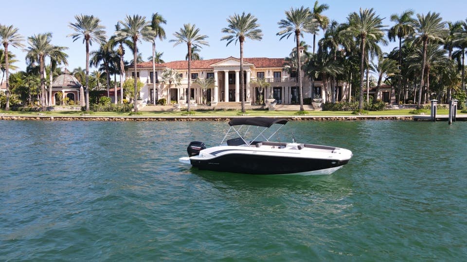 18. Miami Beach: Private Boat Tour with Captain and Champagne - Image 18