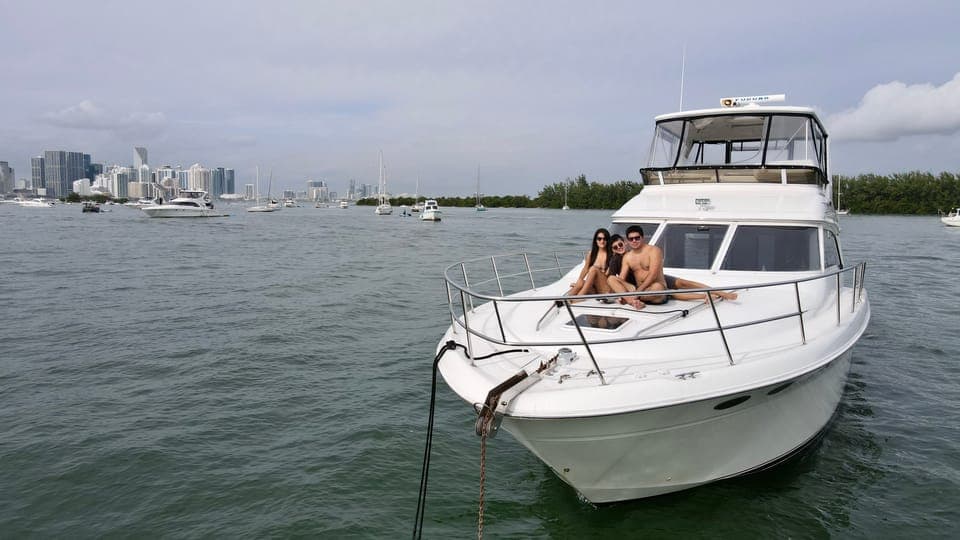 Private 52ft Luxury Yacht Rental with Captain - Image 4