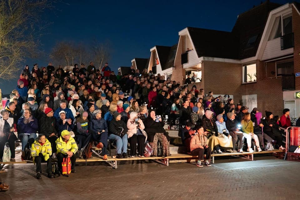 Keukenhof and Illuminated Flower Parade Tour Gallery Image 2