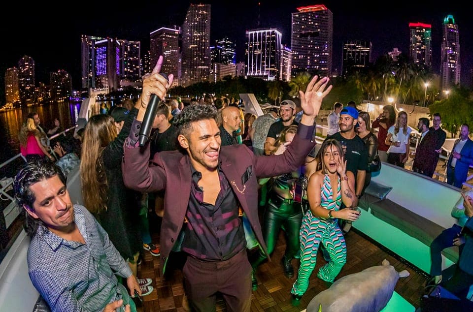 100ft 200 passenger 3 story mega yacht w open bar at Bayside Gallery Image 4