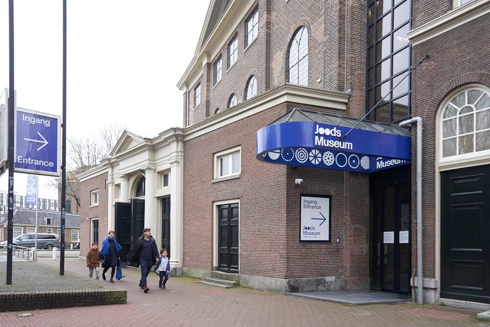 Canal Cruise and Jewish Cultural Quarter Tickets Gallery Image 2
