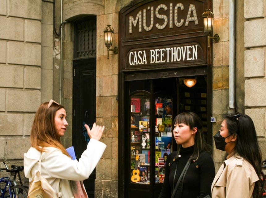 Sagrada Familia, Park Güell and Old Town Tour Gallery Image 3