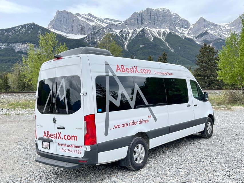 Canmore/Banff to Calgary Airport (YYC) Private Transfer Gallery Image 2