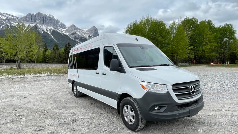Canmore/Banff to Calgary Airport (YYC) Private Transfer Gallery Image 3