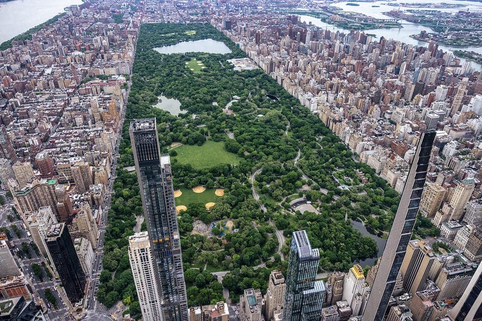 17. From Westchester: NYC Private Helicopter Tour for Couples - Image 17