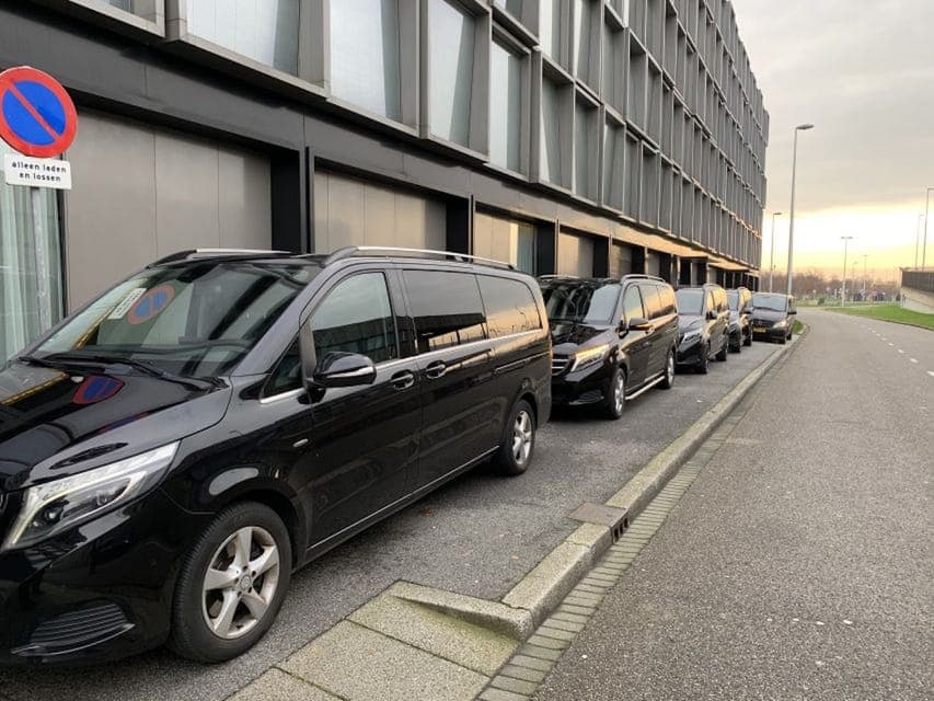 Private Limousine City Transfer Gallery Image 4