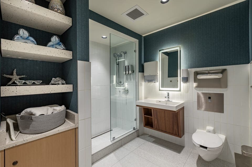 MCO Orlando International Airport: Plaza Premium Lounge Gallery Image 3