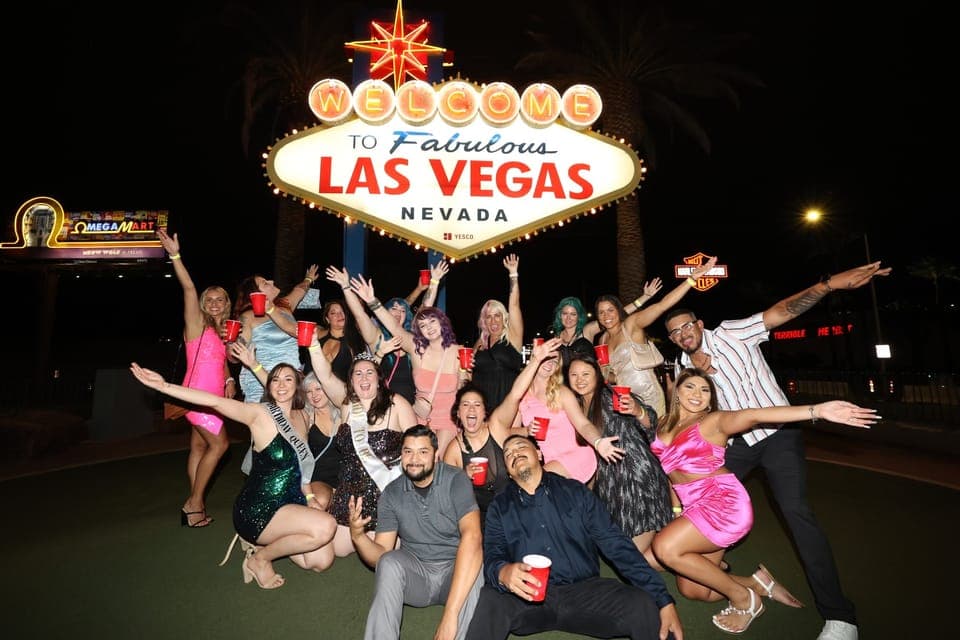Club Crawl by Party Bus w/ Free Drinks - Image 2