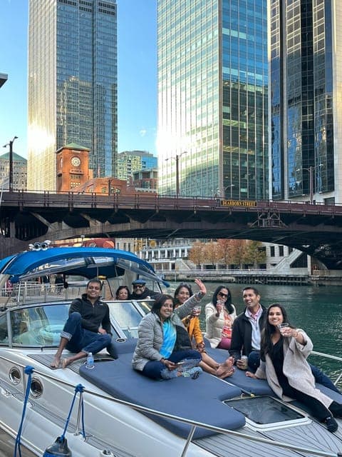 Private Chicago Boat Rental - Explore Chicago's Skyline Gallery Image 2
