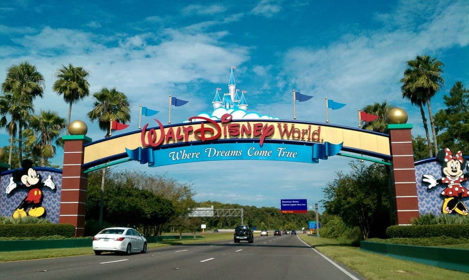 23. Bus transfer to Orlando Theme Parks - Image 23