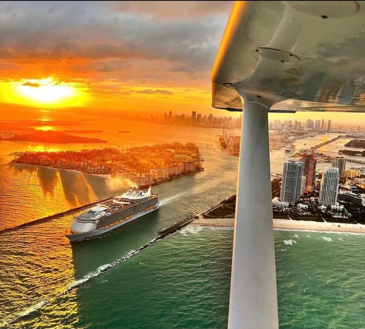 Romantic 1-Hour Private Flight Tour with Champagne Gallery Image 4