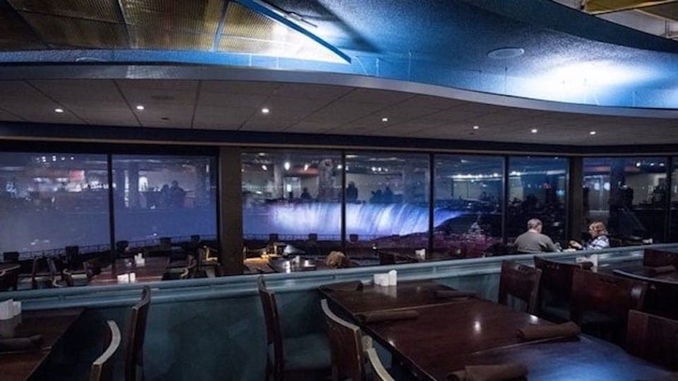 Niagara Falls Canada: Premium Night Tour with Boat & Dinner Gallery Image 4