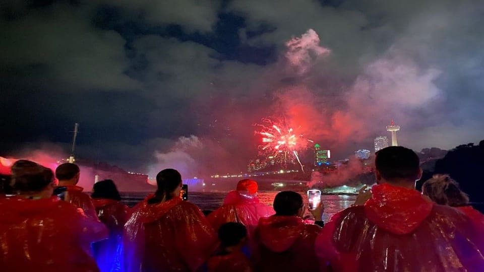 Niagara Falls Canada: Premium Night Tour with Boat & Dinner - Image 3