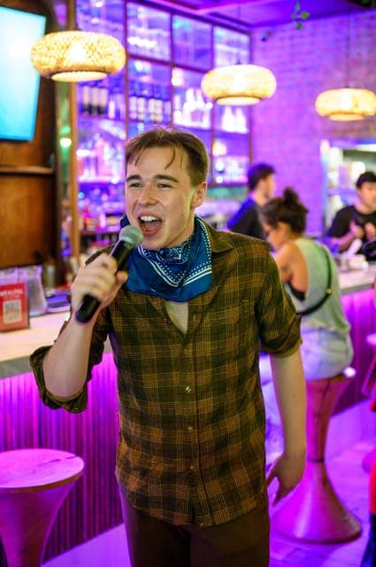 Immersive Dinner Show with Live Music Gallery Image 4