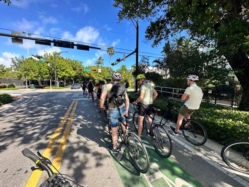 Miami Beach: Bike or eBike Rental with Map Gallery Image 4