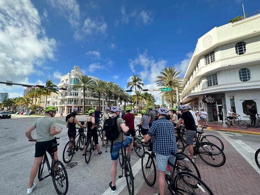 Miami Beach: Bike or eBike Rental with Map Gallery Image 3