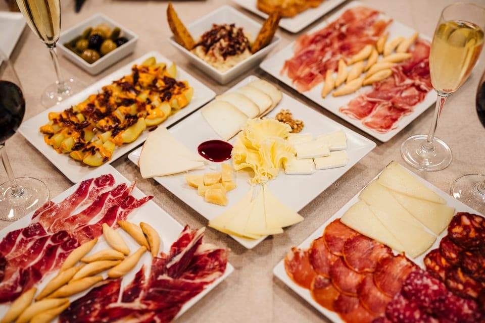 Jamón, Cheese and Wine Experience near Sagrada Familia Gallery Image 3