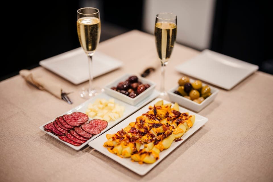 Jamón Iberico Tasting Experience with Cava Sagrada Familia Gallery Image 4