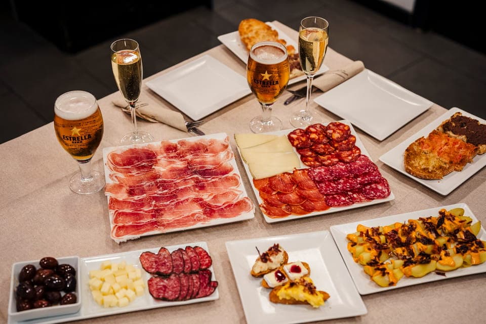 Jamón Iberico Tasting Experience with Cava Sagrada Familia Gallery Image 2