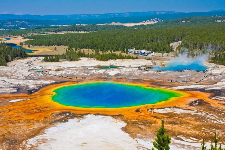 Lodging at Old Faithful Yellowstone&Grand Teton 5-Day Tour Gallery Image 2