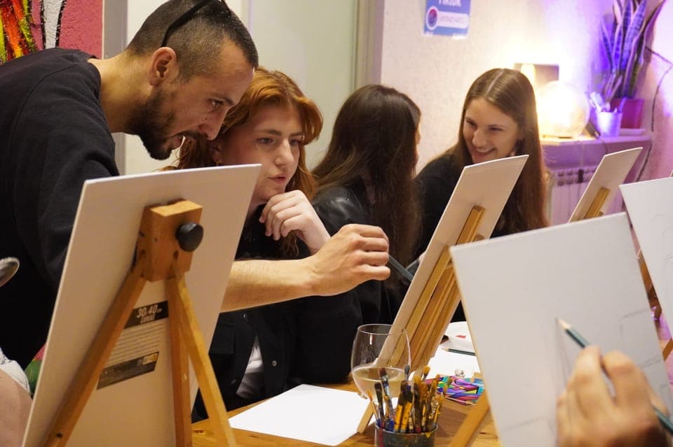 Afternoon Paint and Sip Experience in Piazza Navona Gallery Image 3