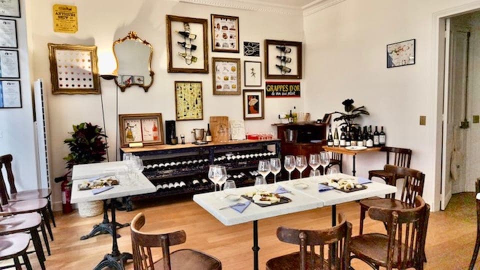 Wine Tasting Experience with 6 Wines and Cheese Board Gallery Image 3