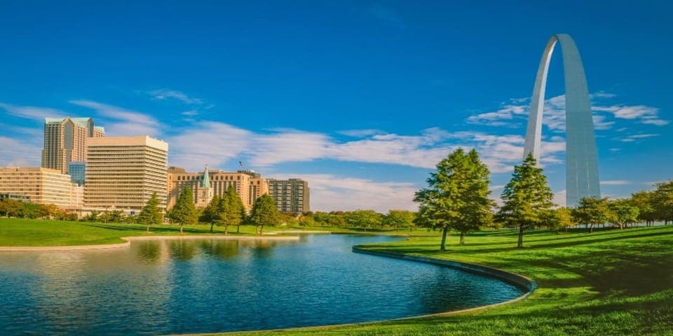 St. Louis Premium Driving Tour with Helicopter Ride & Cruise Gallery Image 4