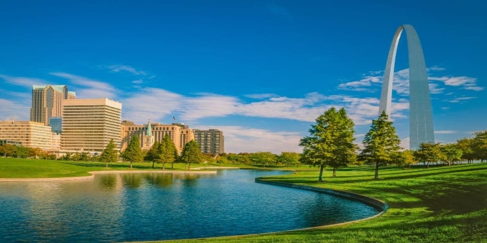St. Louis Premium Driving Tour with Helicopter Ride & Cruise Gallery Image 4