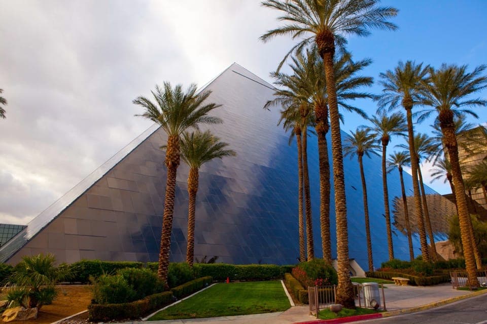 Las Vegas Strip Night Tour with Spanish Guide Gallery Image 4