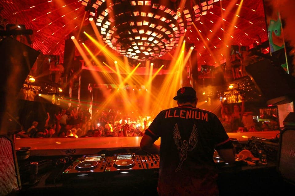 Party Bus, Club Entry, and Open Bar Night Experience Gallery Image 2