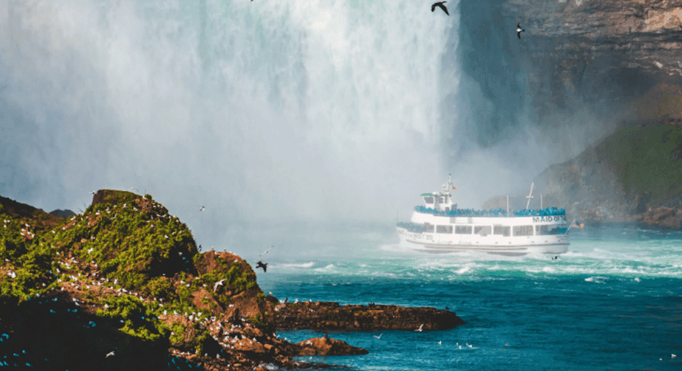 Niagara Falls Canada & USA: Small Group Deluxe Tour Gallery Image 2