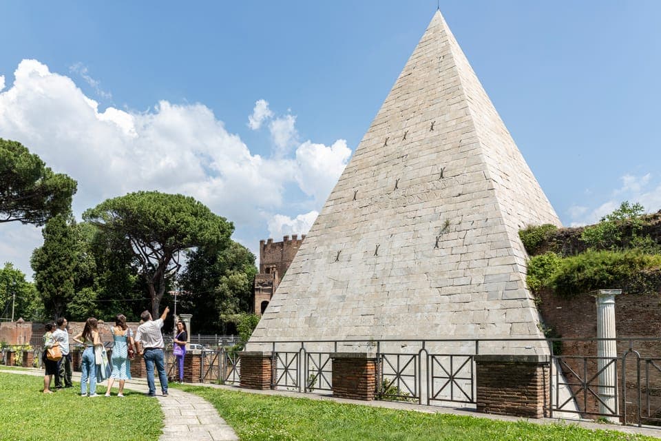 Rome's Original Flavor: A Neighborhood & Market Food Tour Gallery Image 4