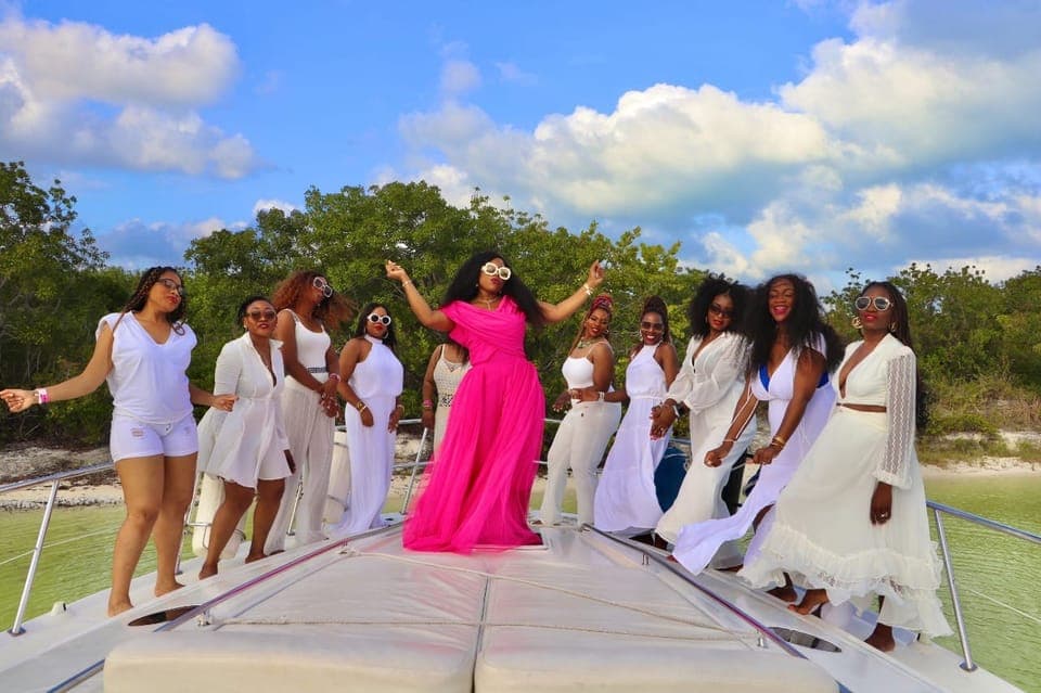 Cancun private yacht Sea Ray Sundancer 60 feet Gallery Image 4