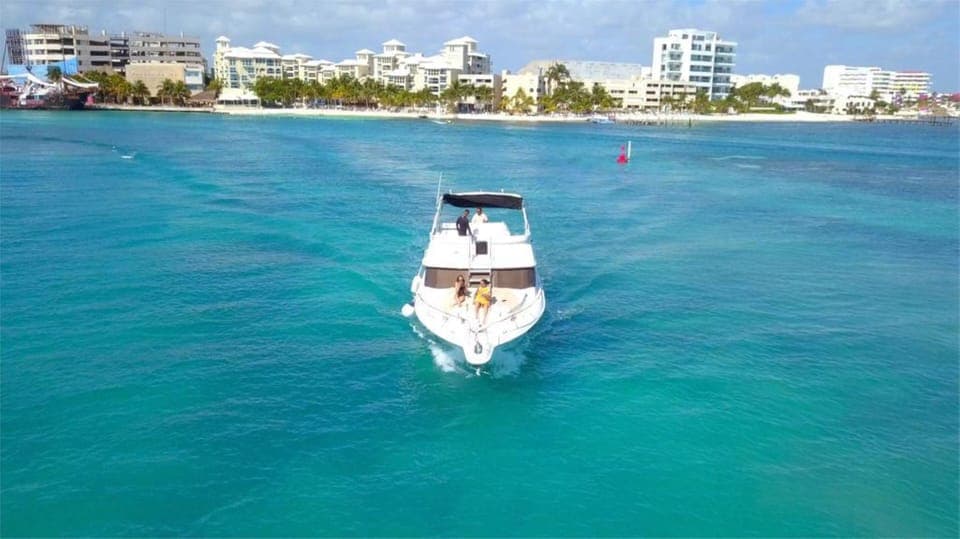 Cancun: Private Luxury 46-Feet Flybridge Yacht Cruise Gallery Image 3