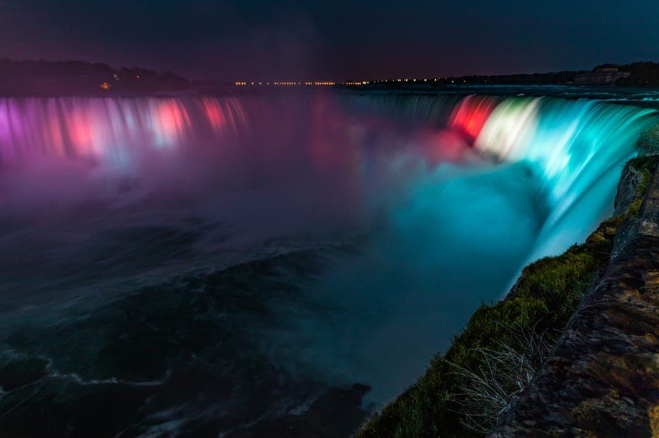 8. Night Tour with Fireworks Boat Ride & Dinner - Image 8