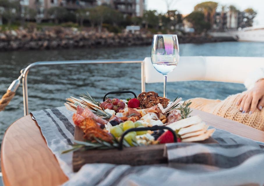 Luxury Cruise with Wine, Cheese & Sea Lions Gallery Image 2