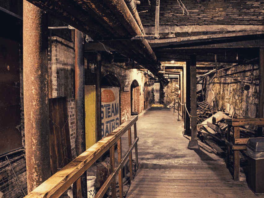 Small Group Tour W/Space Needle, Boat & Underground Gallery Image 2