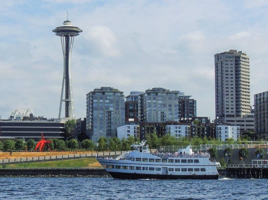 Small Group Tour W/Space Needle, Boat & Underground Gallery Image 1