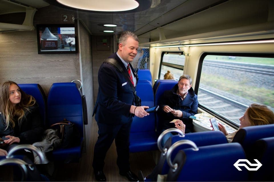 Train Transfer Schiphol Airport from/to Den Haag Gallery Image 4