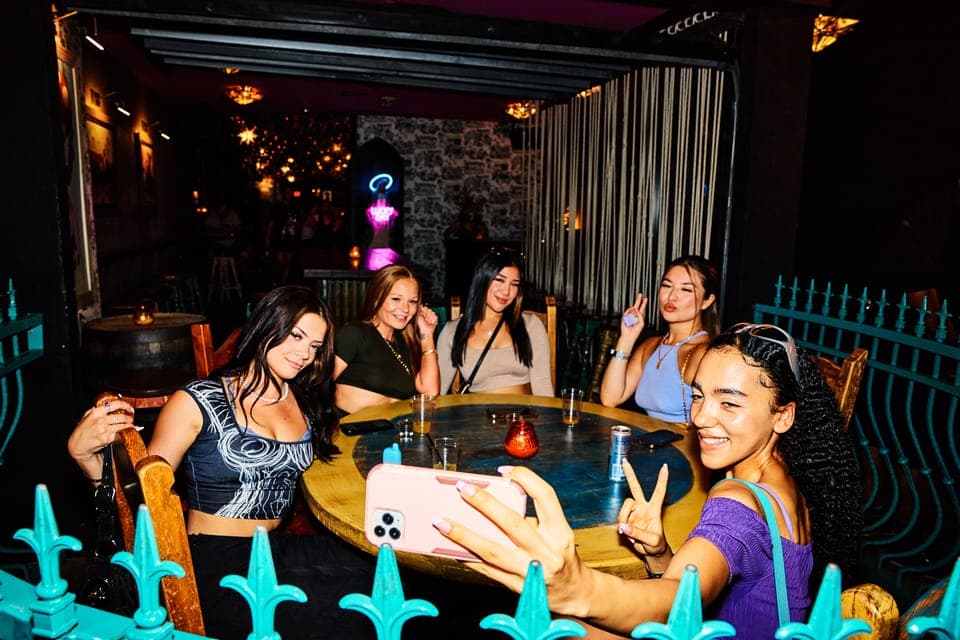 Fremont Street-Old Vegas Bar Crawl Gallery Image 3