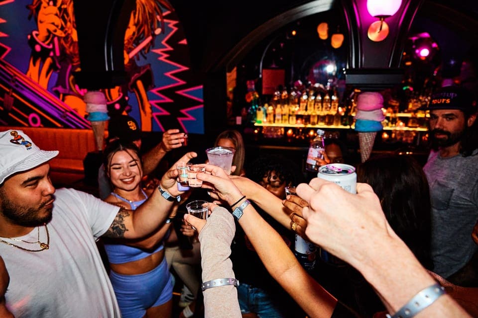 Fremont Street-Old Vegas Bar Crawl Gallery Image 4